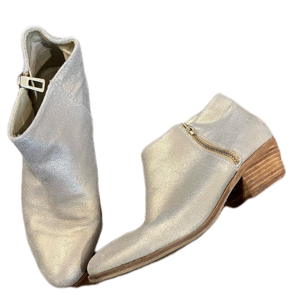 SILVER METALLIC BOOTIES